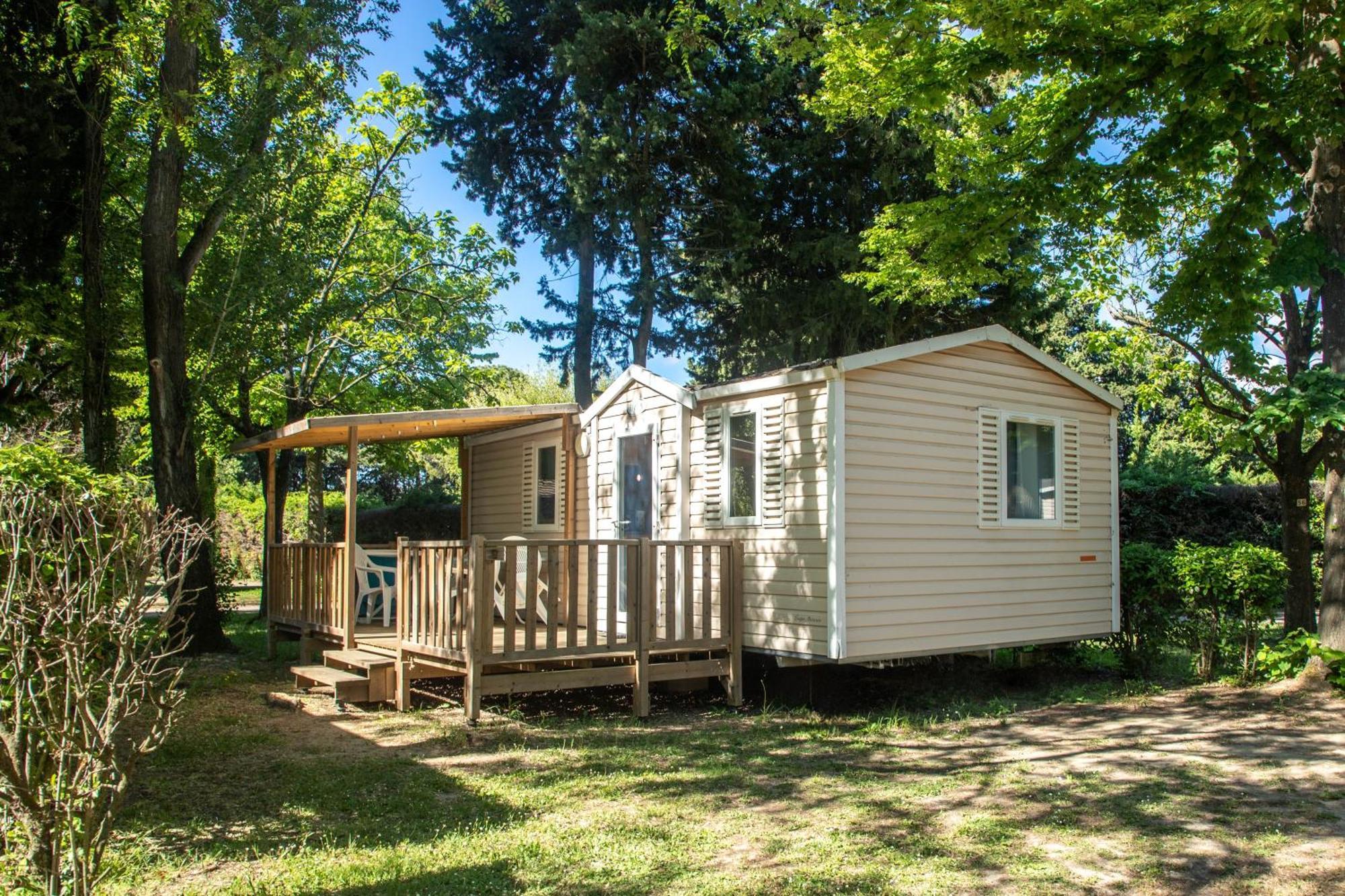 Camping Les Avignon - La Laune Villeneuve-les-Avignon Bagian luar foto