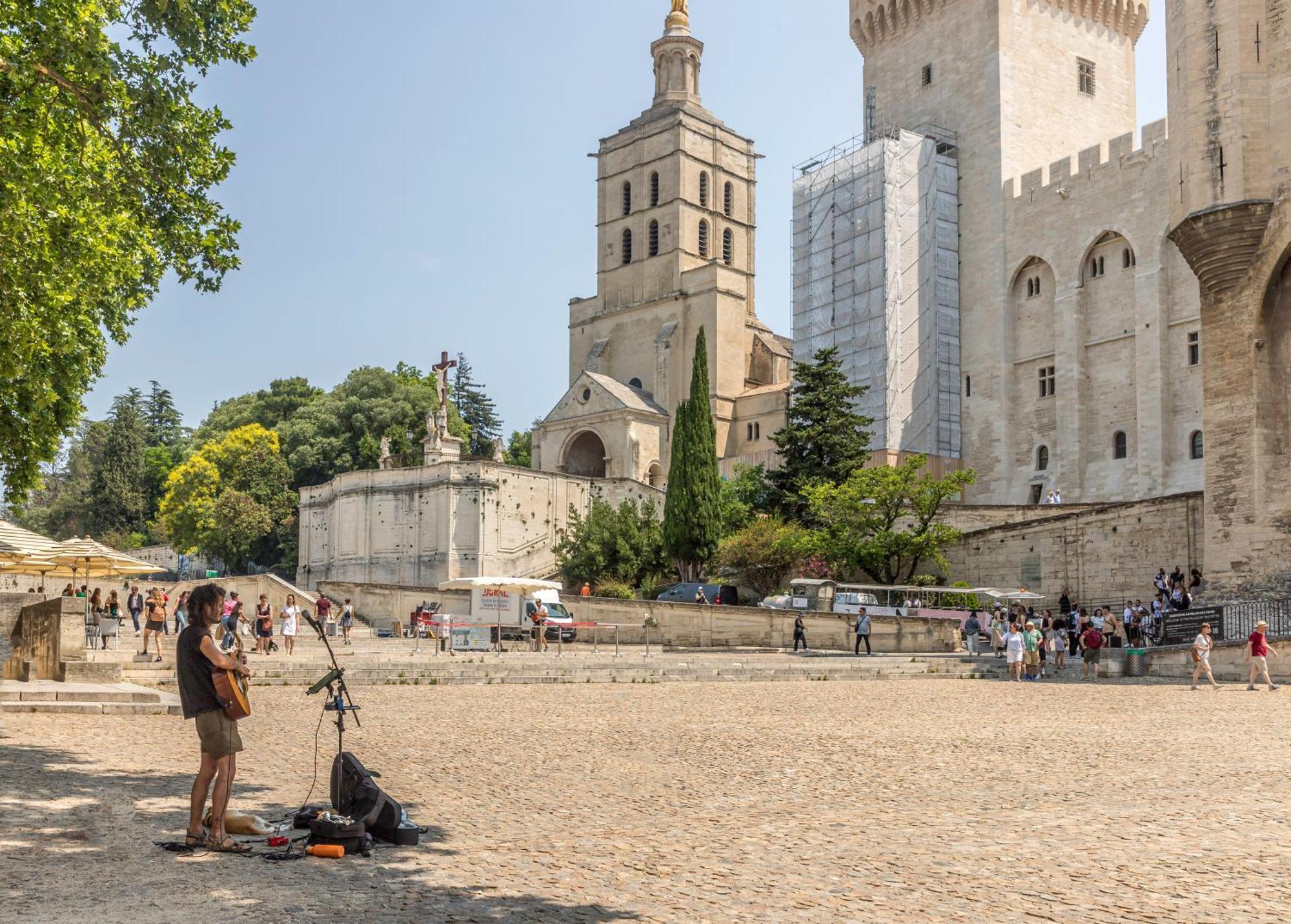 Camping Les Avignon - La Laune Villeneuve-les-Avignon Bagian luar foto