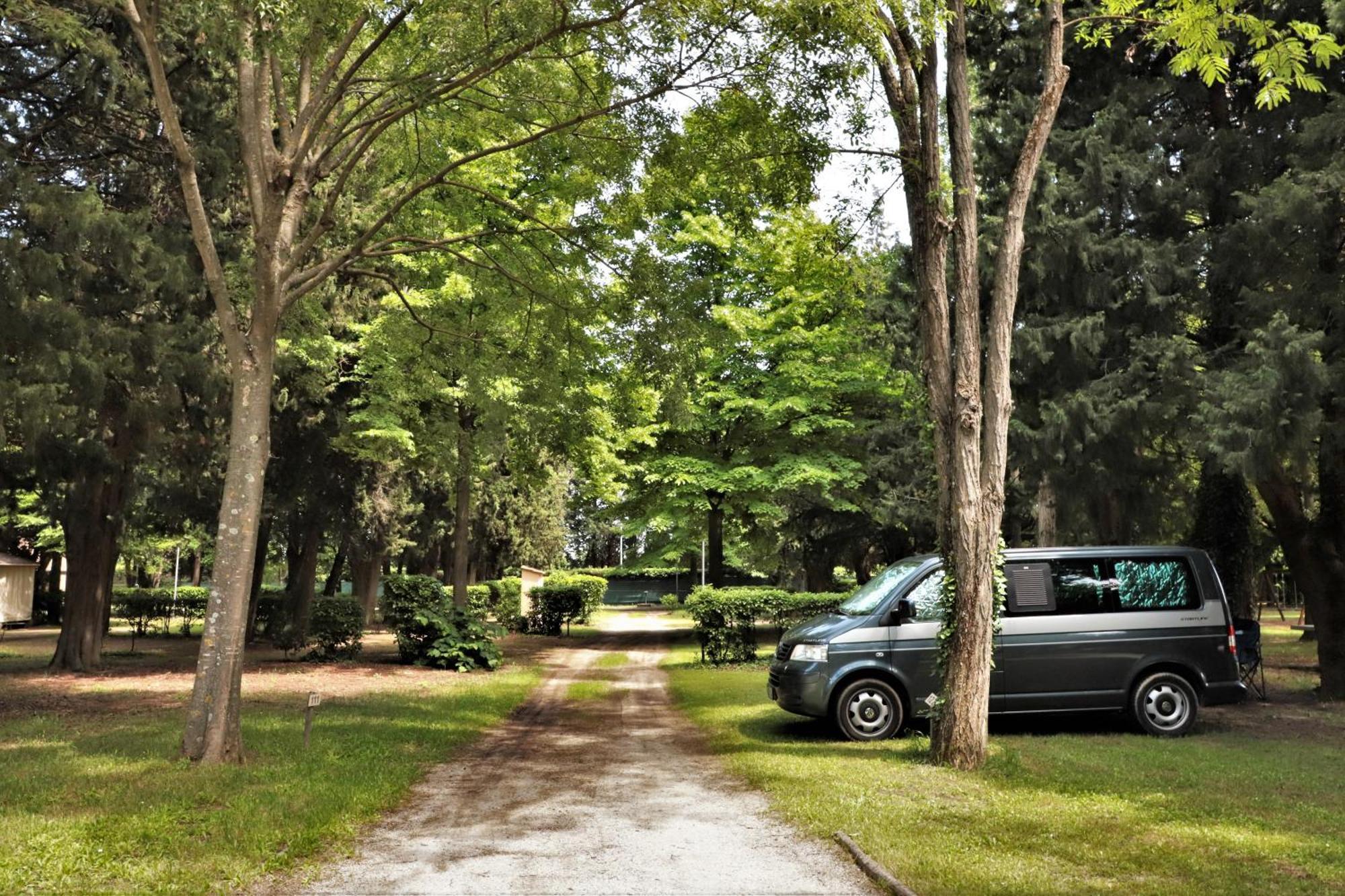 Camping Les Avignon - La Laune Villeneuve-les-Avignon Bagian luar foto