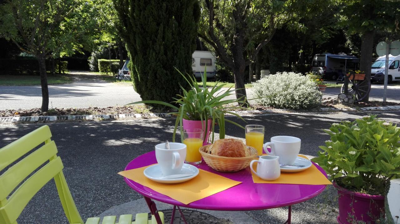 Camping Les Avignon - La Laune Villeneuve-les-Avignon Bagian luar foto